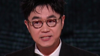 蒋勤勤深夜晒刀马旦扮相旧照 称京剧是儿时的梦 2015-05-28 5月27日晚，演员蒋勤勤在微博上晒出一组京剧扮相的照片。